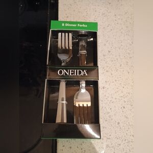 NWT Oneida 8 Dinner Forks